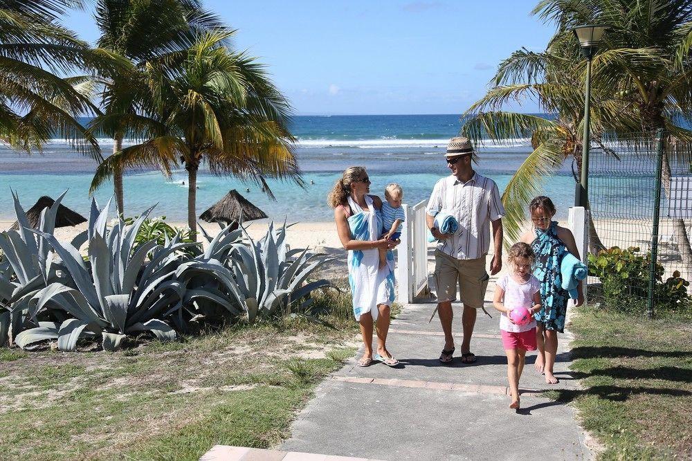 Pierre & Premium Les Tamarins Holiday park 3*