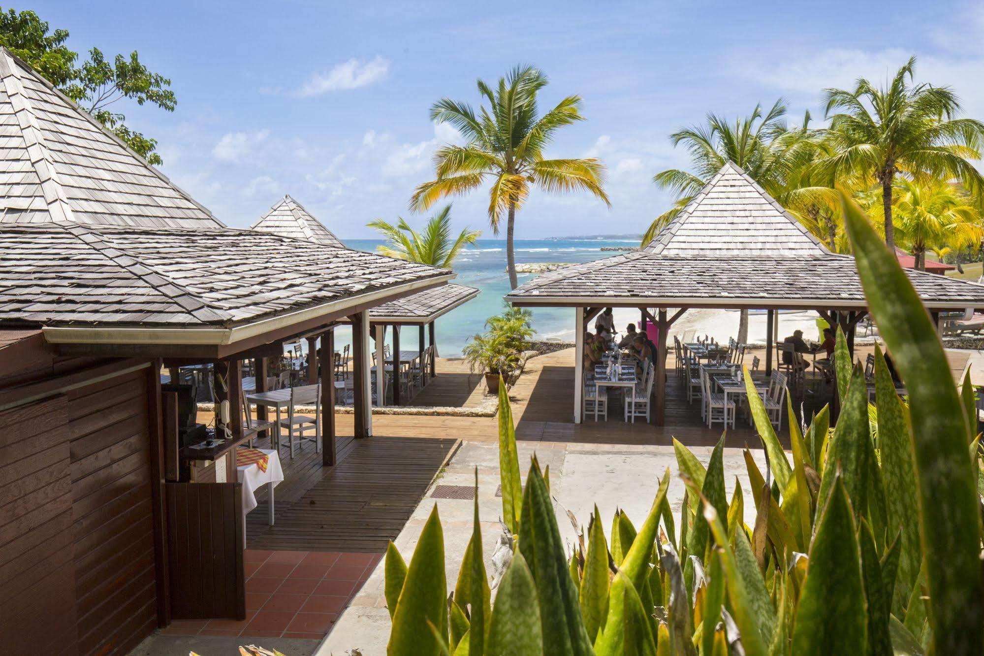 Pierre & Premium Les Tamarins Holiday park 3*